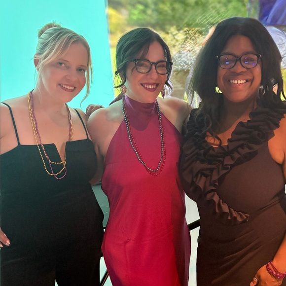 Meet your Posher, Allix - Picture 3 of 6